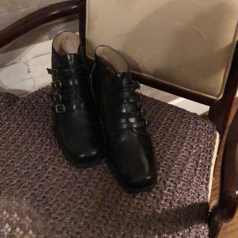 Kikit Black Ankle boot